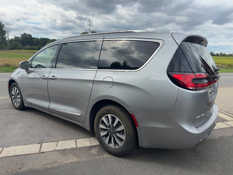 Chrysler Pacifica (2021) 3,6 Hybrid Plug Radar 360 2021 - fotka 3 z 19