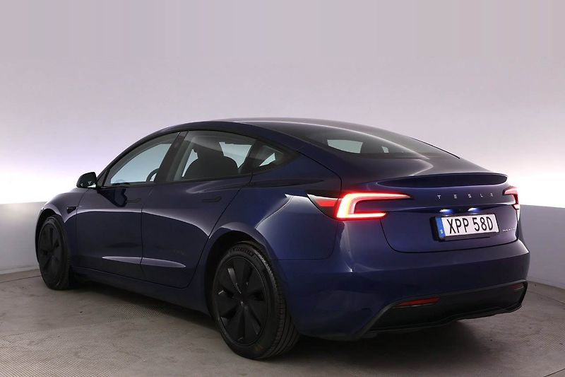 Tesla Model 3 Long Range AWD Highland - fotka 2 z 23