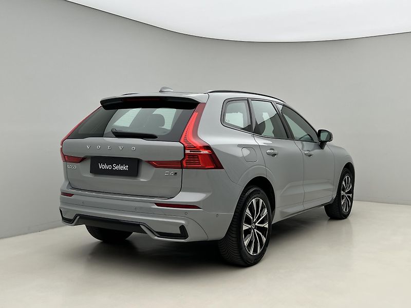 Volvo XC60 B4 AWD DARK PLUS CZ 1. maj. - fotka 13 z 45