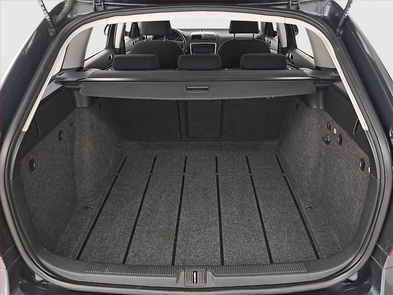 Škoda Octavia (2009) 1.6, Park. senzory - fotka 13 z 17