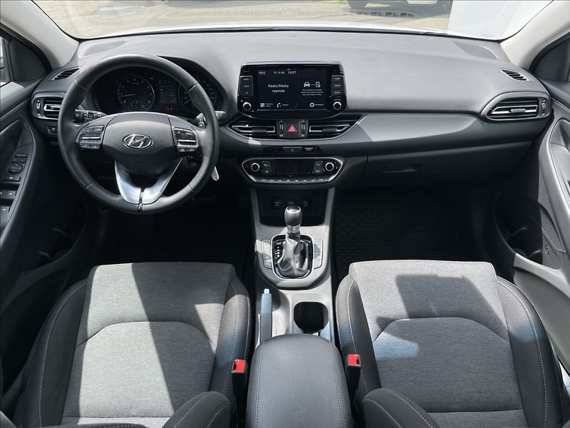 Hyundai i30 1,5 T-GDI AT7 Combi Smart PDC - fotka 6 z 19