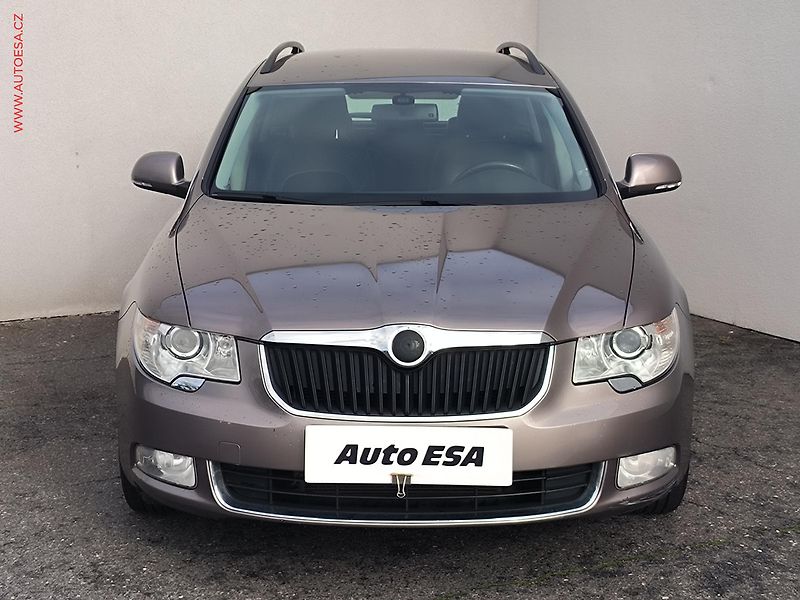 Škoda Superb (2011) 2.0TDi, ČR, Xenon - fotka 2 z 17