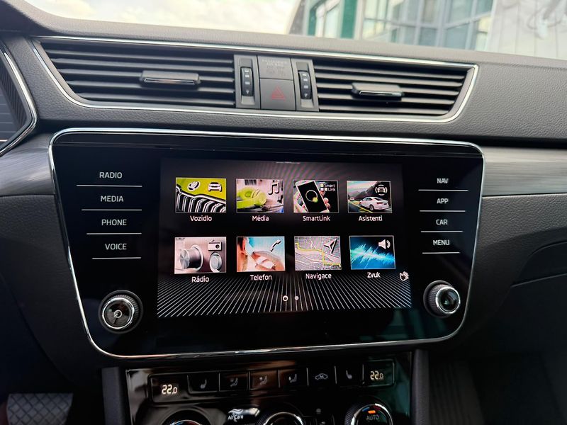 Škoda Superb Style 2.0 TDI 147kw DSG 4x4 Co - fotka 12 z 24