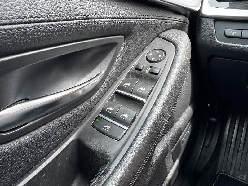 BMW Řada 5 (2012) 530XD M-paket - fotka 19 z 29