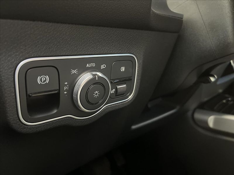 Mercedes-Benz GLB 200 d 4MATIC - fotka 11 z 22