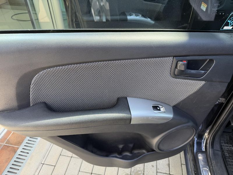 Kia Sportage (2010) 2.0 104KW 4X4 BA/LPG ČR 2.MAJ - fotka 13 z 18