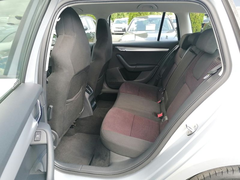 Škoda Octavia (2014) 1.4 TSi 1.majitel ČR - fotka 9 z 20