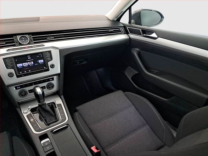Volkswagen Passat (2015) 2.0 TDI, Automat, Navi - fotka 8 z 17