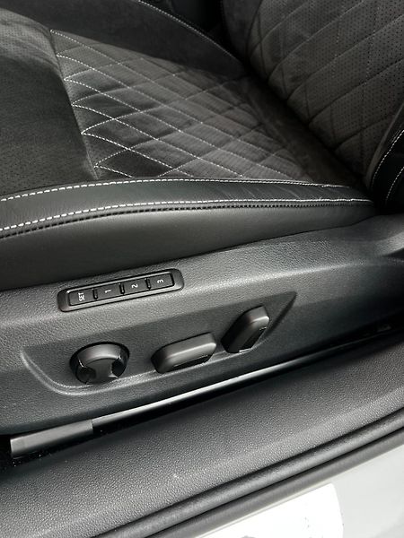 Škoda Superb 2.0TDI DSG 140kW Sportline  - fotka 7 z 25