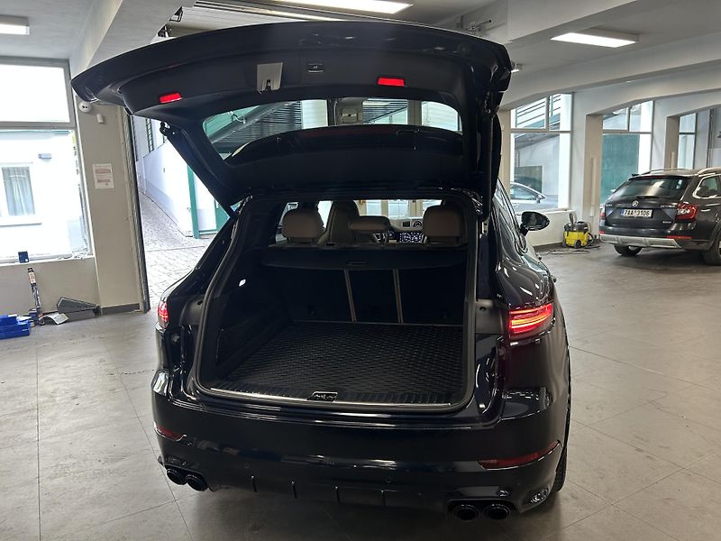 Porsche Cayenne (2023) 4.0 GTS VZDUCH SPORT CHRONO - fotka 24 z 32