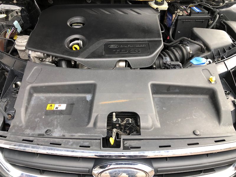 Ford Mondeo (2011) 1.6 TDCi - fotka 27 z 32