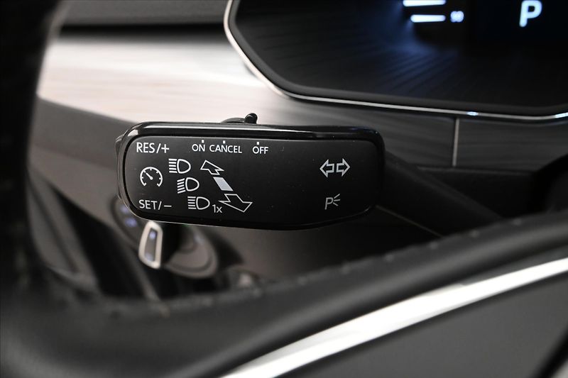 Škoda Superb 2,0 TDI 110 kW DSG TAŽNÉ NAVI - fotka 23 z 31
