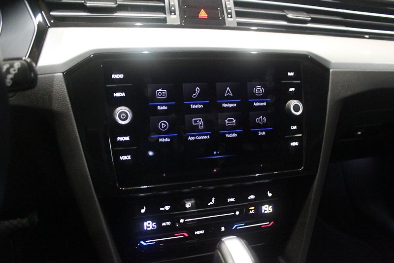 Volkswagen Passat (2023) 110kW, Tažné, Nezávislé topení - fotka 29 z 34