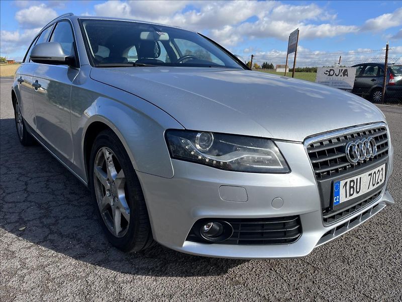 Audi A4 2,0 TDi KLIMA XENON 2x KOLA - fotka 31 z 33