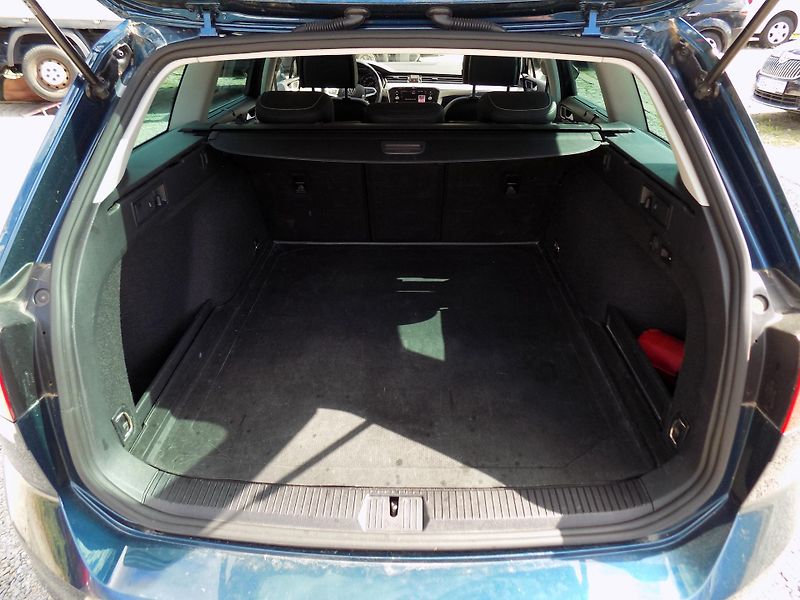 Volkswagen Passat 2,0 TDI R-LINE, MATRIX, ALCAN. - fotka 23 z 42