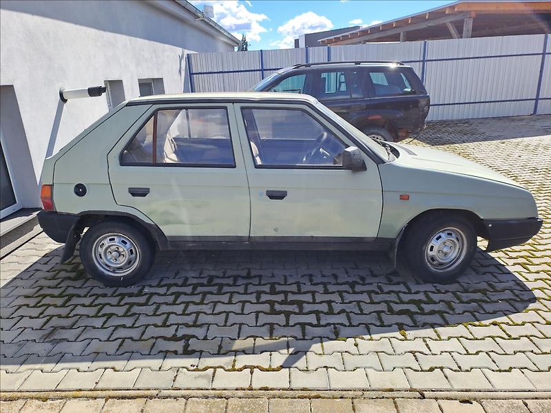 Škoda Favorit 1,3 ECO UHRAZENO 1.MAJITEL  13 - fotka 3 z 9