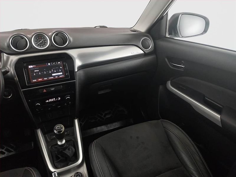 Suzuki Vitara (2016) 1.6 DDiS, 4X4, Kůže, Navi - fotka 8 z 21