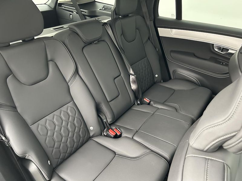 Volvo XC90 2.0 B5 4x4 . - fotka 14 z 26