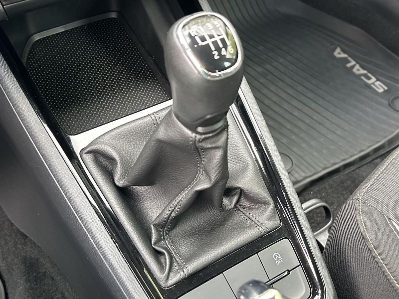 Škoda Scala (2023) 1.5 TSI Style - fotka 17 z 30