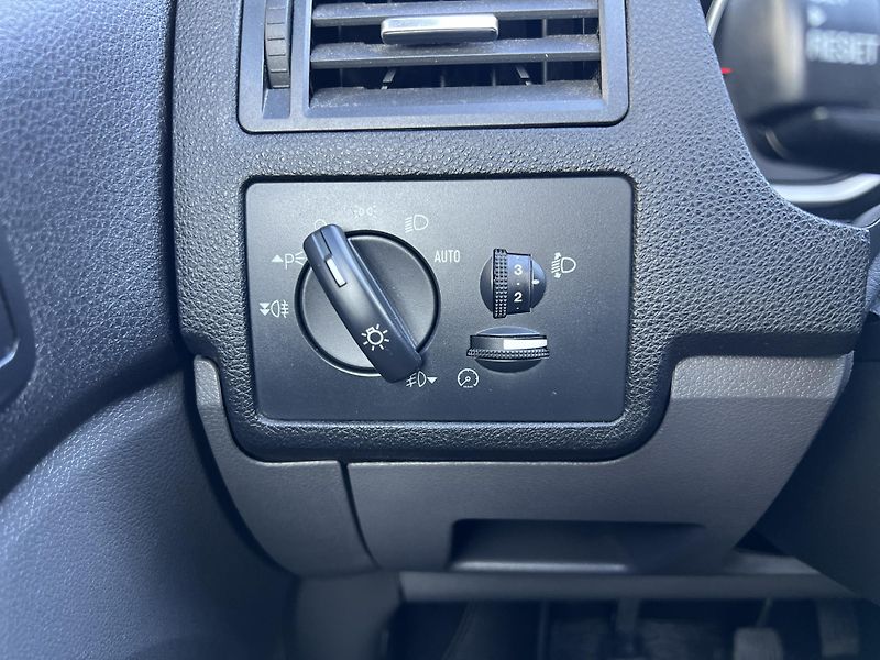 Ford Kuga 2.0TDCi 4x4 TEMPOMAT KLIMA ALU - fotka 13 z 40