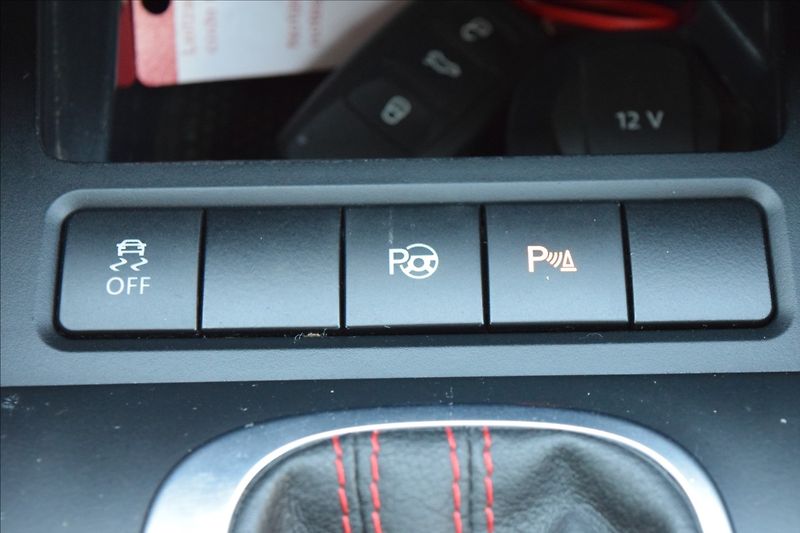 Volkswagen Golf 2,0 GTI 6 PO SERVISE AUTOMAT - fotka 38 z 45