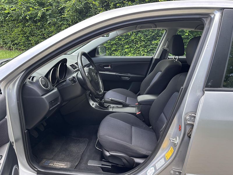 Mazda 3 1.6 Active - fotka 18 z 28