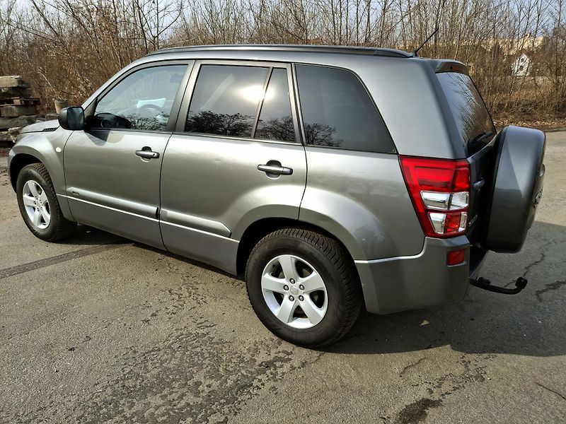 Suzuki Grand Vitara 2.0 benzin  Rezervace - fotka 4 z 43