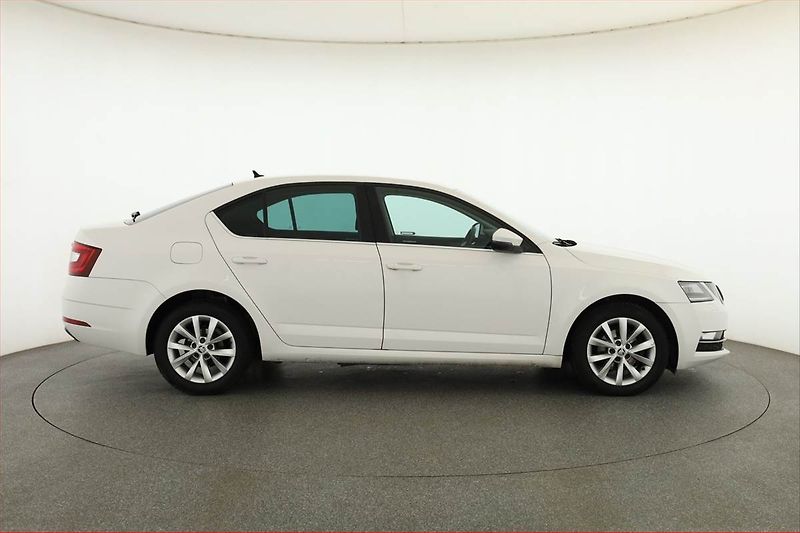 Škoda Octavia (2017) 1.6 TDI, Navi, Tempomat - fotka 6 z 16