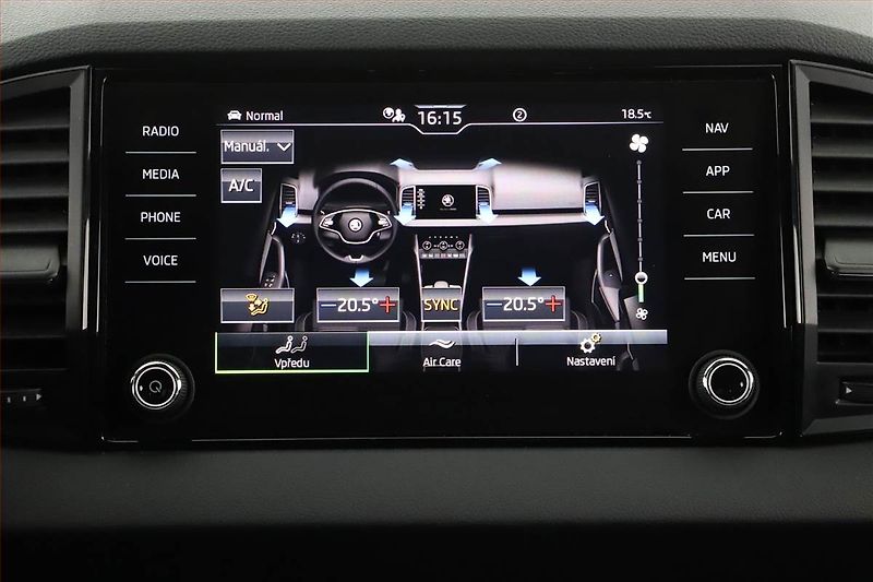 Škoda Karoq (2023) Sportline 1.5 TSI - fotka 15 z 18