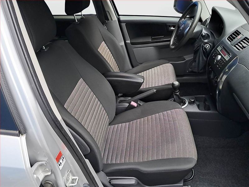 Suzuki SX4 (2011) 1.6 VVT, 4X4, ČR,1.maj - fotka 9 z 16