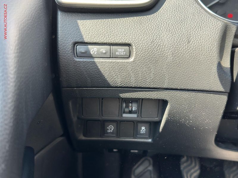 Nissan Qashqai (2015) 1.6dCi, ČR, STK11/27 - fotka 13 z 17