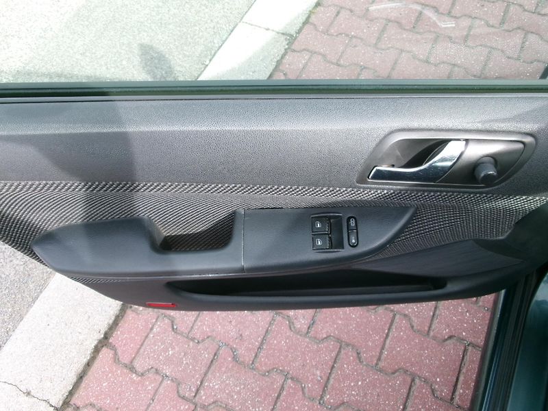 Škoda Fabia (2006) 1,4 16V KLIMA TAŽNÉ ALU - fotka 18 z 24