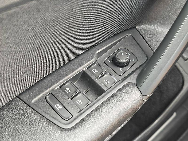 Volkswagen Tiguan Elegance 4Motion 2,0TDI - fotka 22 z 28
