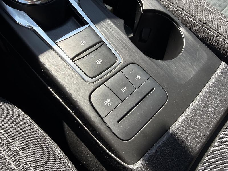 Ford Kuga (2022) 2.5 plev ,REZERVOVÁNO - fotka 31 z 47