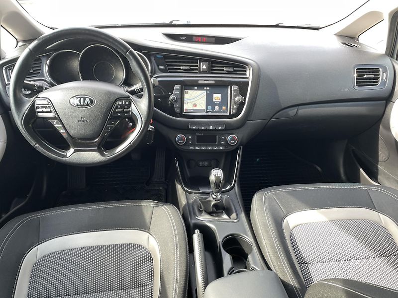 Kia Ceed (2017) SW 1,6 GDi TOP   - fotka 10 z 19