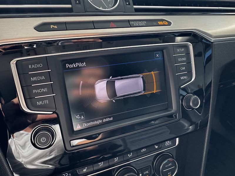 Volkswagen Passat (2017) R-line 2.0 TDI 110 KW DSG - CZ - fotka 18 z 25