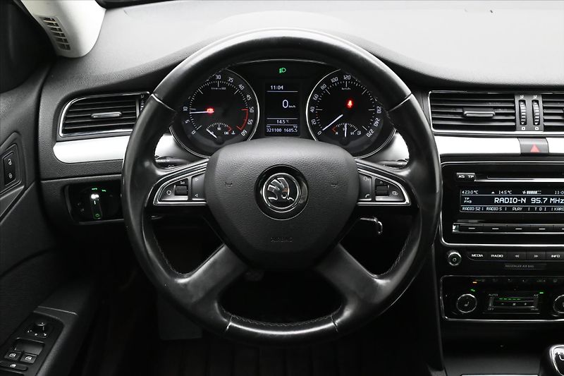 Škoda Superb 2,0 TDI 103 kW Ambition Servis - fotka 18 z 28