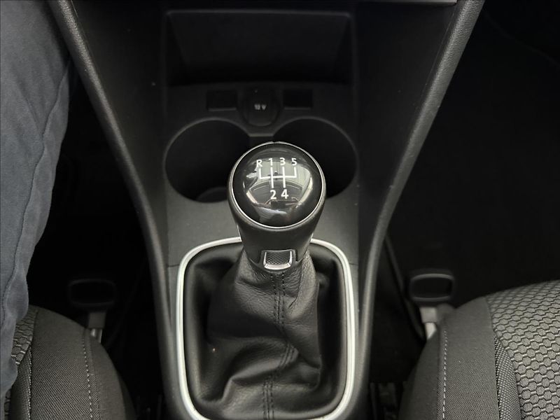 Volkswagen Polo 1,2   TSI 66KW,HIGHLINE,1.MAJ - fotka 18 z 22