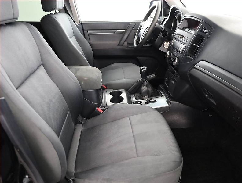 Mitsubishi Pajero (2010) 3.2 DI-D, 4X4, 7 míst - fotka 7 z 16