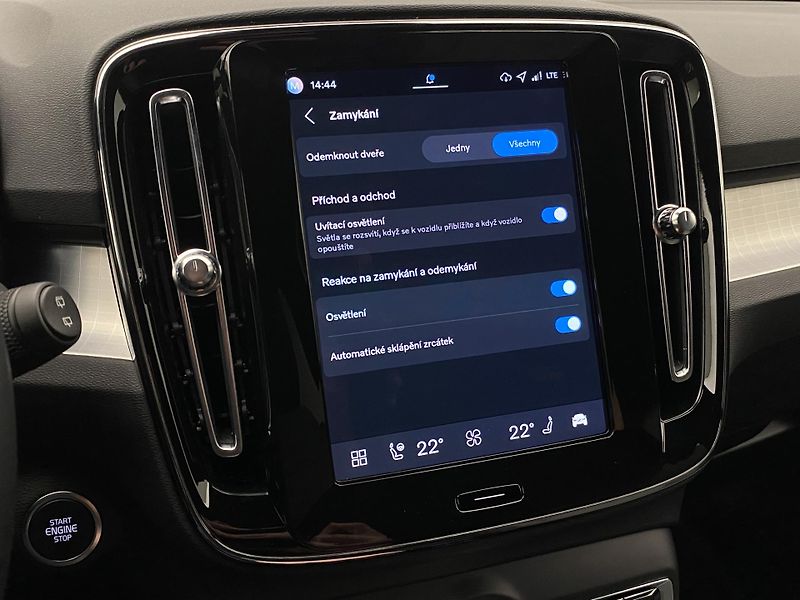 Volvo XC40 (2025) B3 AUT DARK PLUS - fotka 54 z 64