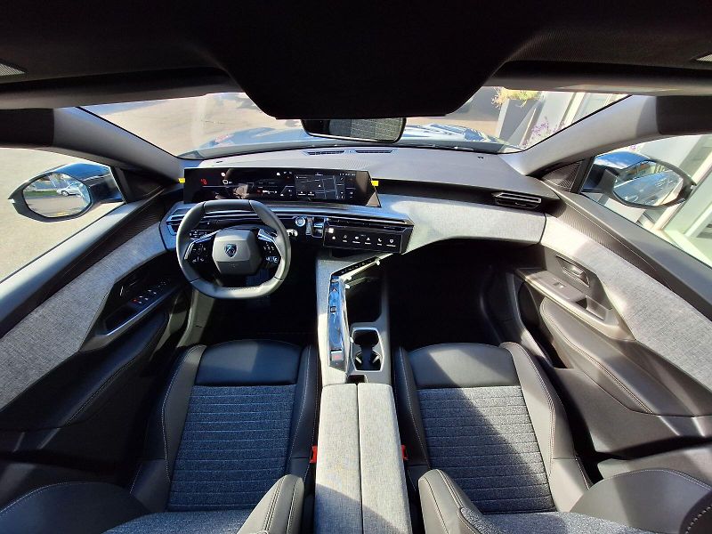 Peugeot 5008 (2026) BUSINESS Hybrid 145 e-DCS6 - fotka 10 z 24