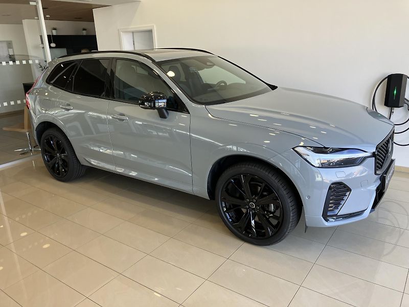 Volvo XC60 B5 AWD Black Edition Plus AT8 - fotka 2 z 47