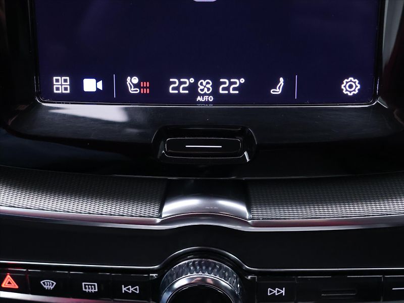 Volvo XC60 2,0 B5 173kW AWD Plus Dark CZ - fotka 22 z 33