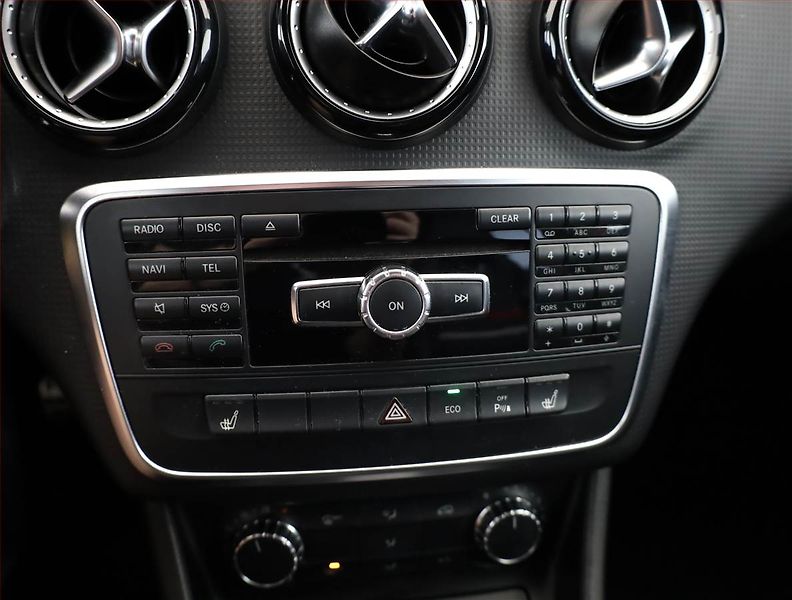 Mercedes-Benz Třídy A (2013) A 180 d, Tempomat - fotka 11 z 17