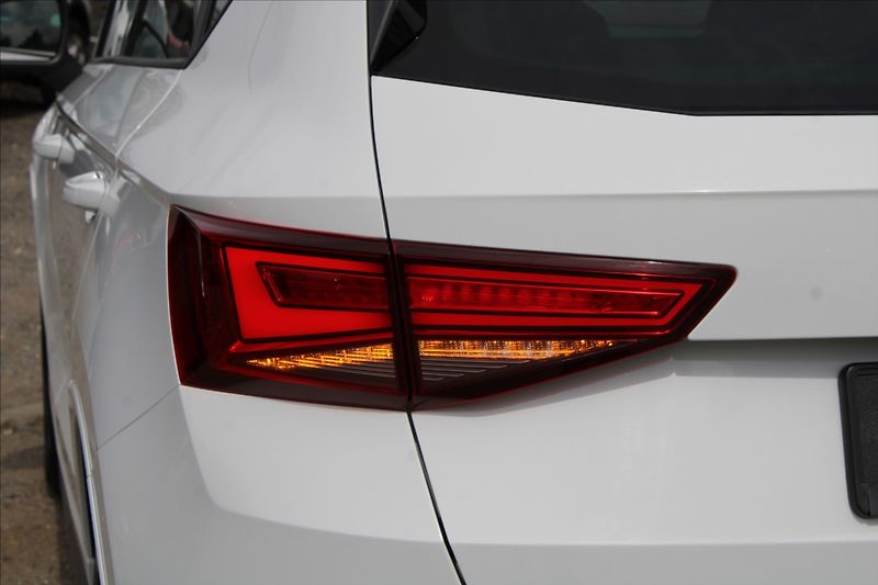 Seat Ateca 2,0 TDI  ČR,1.MAJ,A/T,4x4,FR - fotka 40 z 41