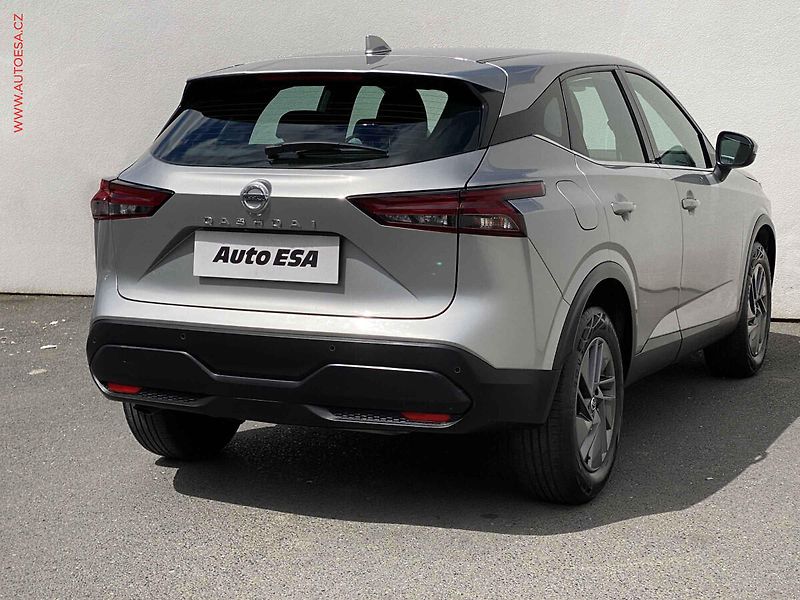 Nissan Qashqai (2021) 1.3 DIG-T, ČR, AT, LED - fotka 4 z 19
