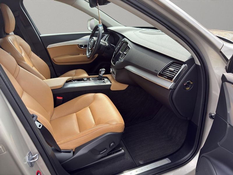 Volvo XC90 (2015) D5 AWD MOMENTUM AUT CZ - fotka 18 z 30