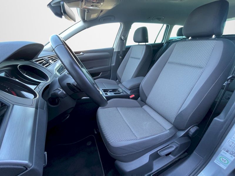 Volkswagen Passat (2023) 2.0 TDI 110 kW DSG ConceptLine - fotka 23 z 33