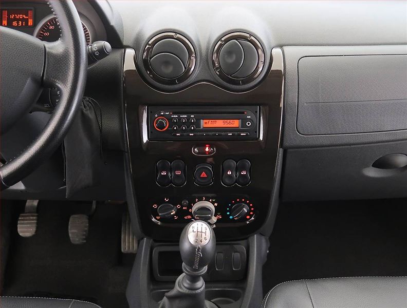 Dacia Duster (2011) 1.5 dCi, Park. senzory - fotka 12 z 15