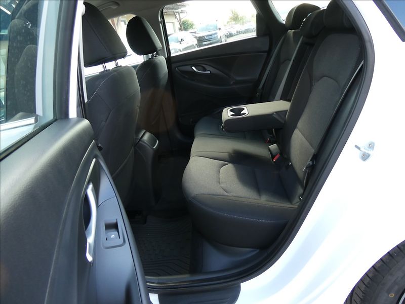 Hyundai i30 1,0 T-GDi 88kW Smart,ČR,naviga - fotka 22 z 43